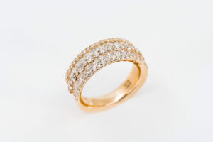 Anello fascione diamanti Princess Prestige rosè - Gioielleria Casavola di Noci - idee regalo anniversario matrimonio