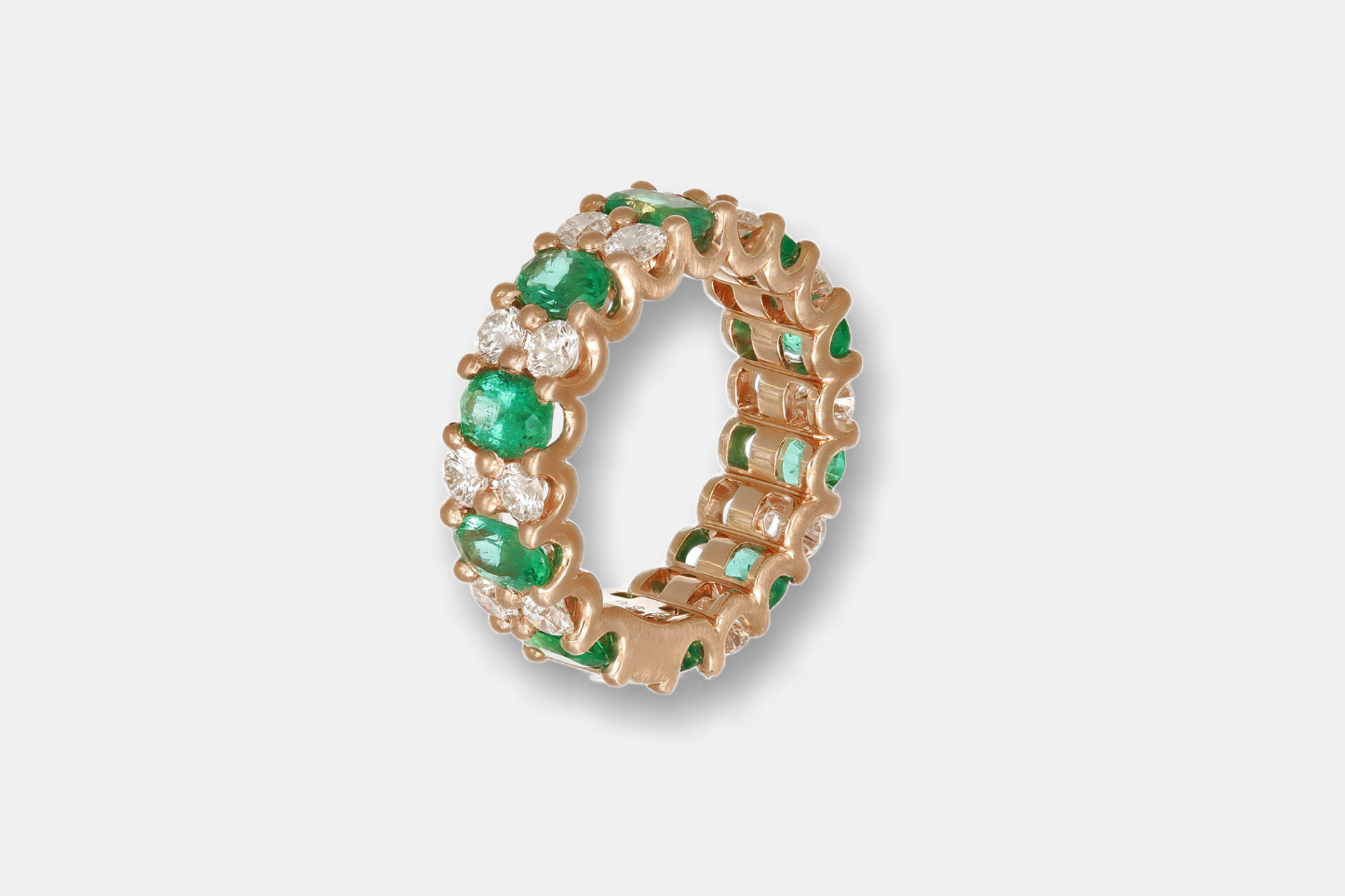 Anello Infinity smeraldi e diamanti Rosé - Gioielleria Casavola di Noci - idee regalo di fidanzamento - per lei