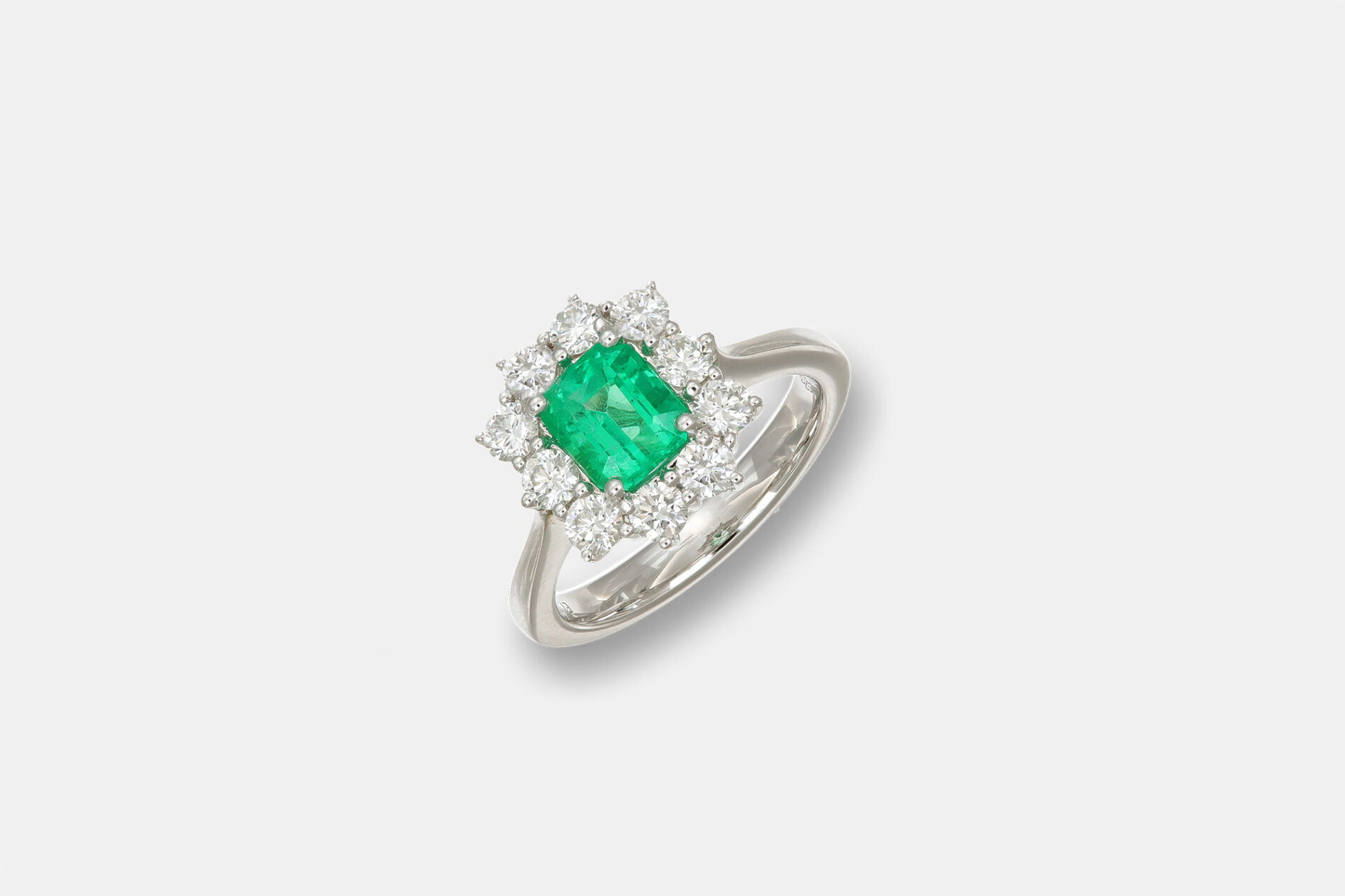 Anello rosetta smeraldo rettangolare Prestige White - Gioielleria Casavola di Noci - idee regalo anniversario matrimonio importante - per lei