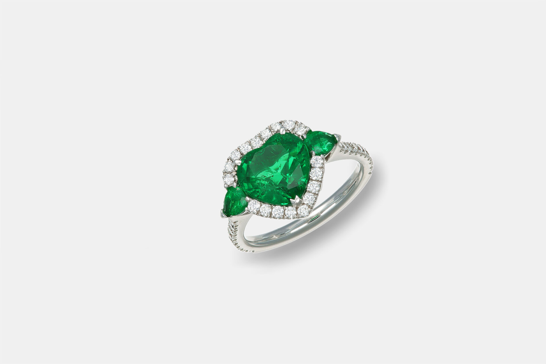 Crivelli anello cuore smeraldi fantasia - Gioielleria Casavola di Noci - idee regalo anniversario matrimonio - per lei