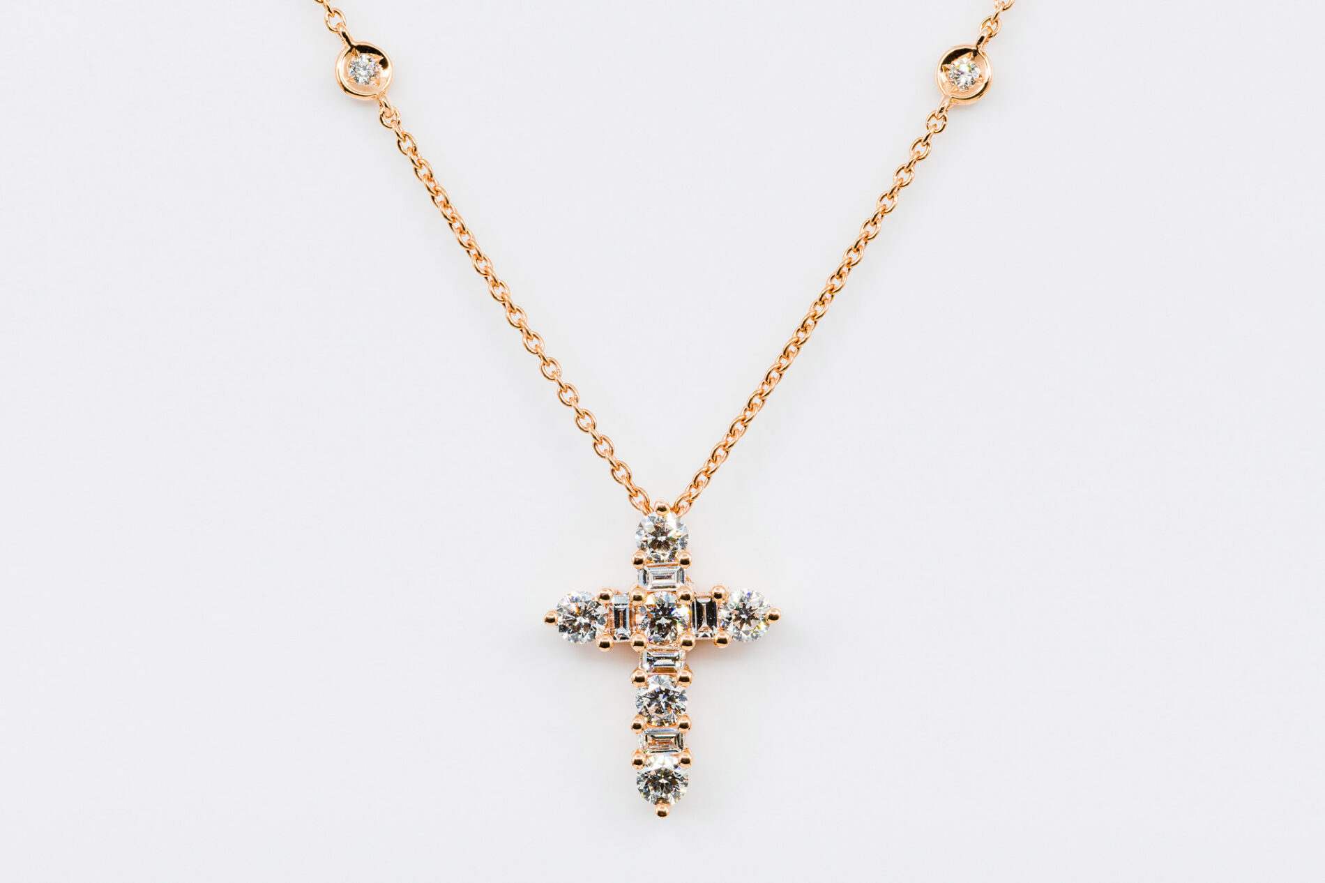 Collana Croce Fidelis Rose diamanti - Gioielleria Casavola di Noci - idee regalo prima comunione importante - oro rosa