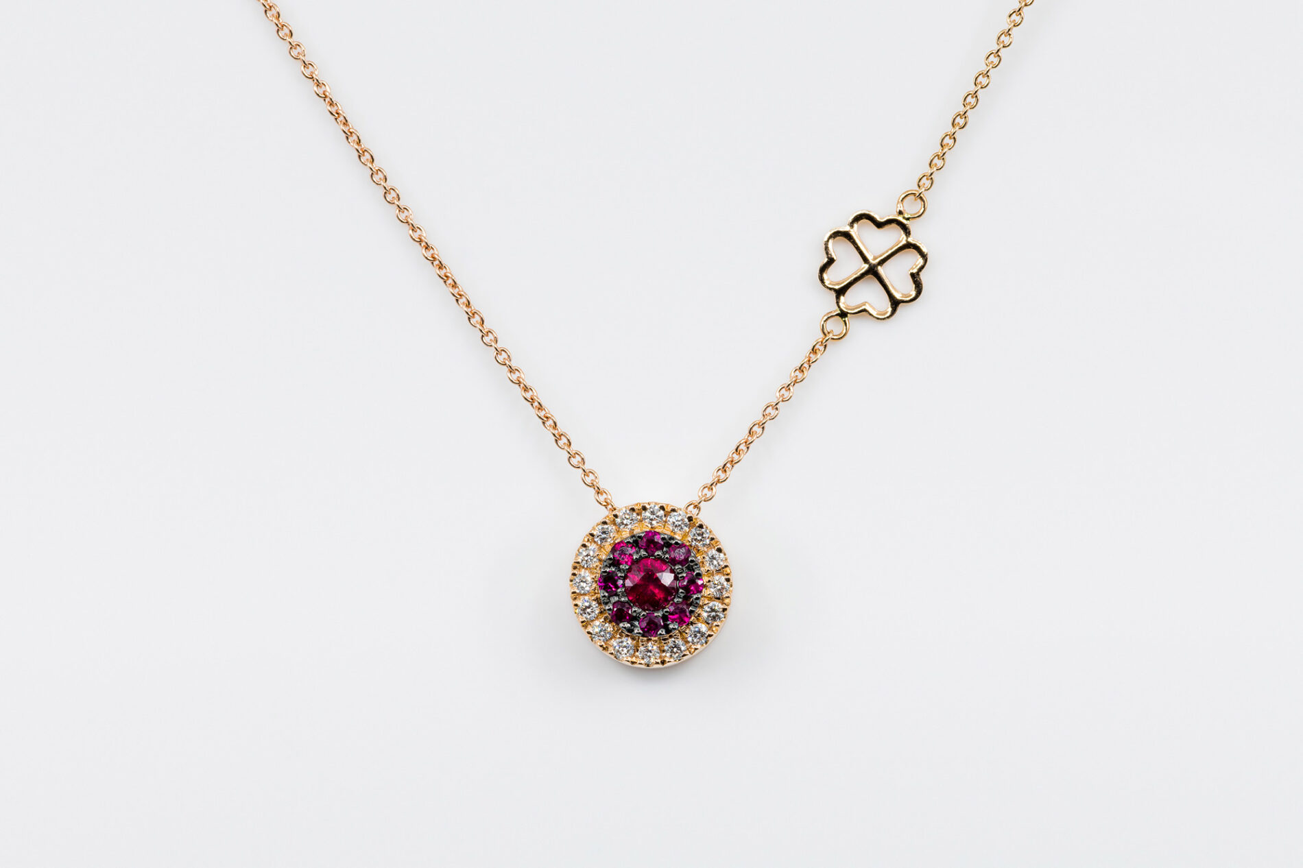 Collana Invisible tonda diamanti rubini Rose - Gioielleria Casavola di Noci - idee regalo compleanno fidanzata 25 anni