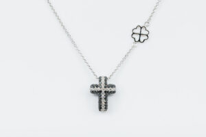 Collana croce diamanti Angelus Soft Large White - Gioielleria Casavola di Noci - idee regalo compleanno uomo religioso - oro bianco