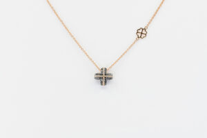 Collana croce diamanti Angelus Soft Small Rosé - Gioielleria Casavola di Noci - idee regalo uomo religioso - oro rosa