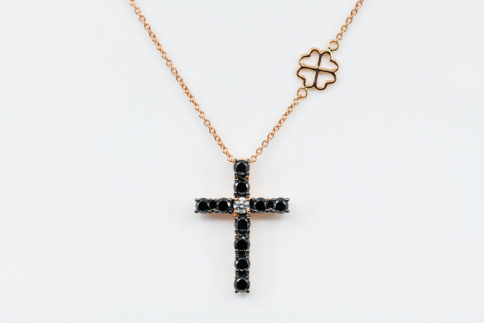 Collana croce diamanti neri Angelus base Rosé - Gioielleria Casavola di Noci - idee regalo compleanno uomo - oro rosa