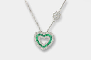 Collana cuore smeraldi diamanti pavé White Prestige - Gioielleria Casavola di Noci - idee regalo compleanno mamma 40 anni