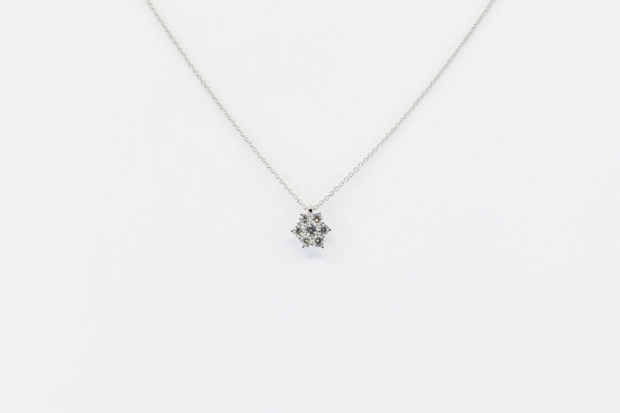 Collana stella Nature White - Gioielleria Casavola di Noci - idee regalo compleanno figlia 18 anni - oro bianco e diamanti