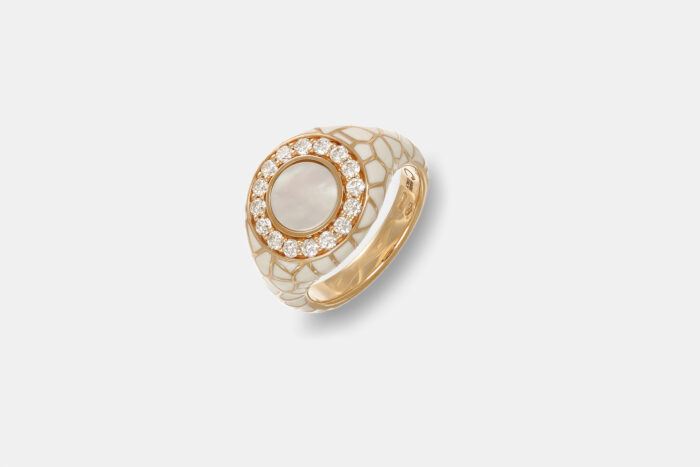 Crivelli anello mignolo testurizzato bianco madreperla - Gioielleria Casavola di Noci - idee regalo compleanno moglie 50 anni