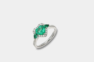 Anello con smeraldo cuore e diamanti Prestige White - Gioielleria Casavola di Noci - idee regalo anniversario matrimonio - per lei - oro bianco