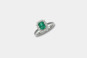 Anello rosetta smeraldo rettangolare Prestige - Gioielleria Casavola di Noci - idee regalo compleanno mamma 50 anni - per lei