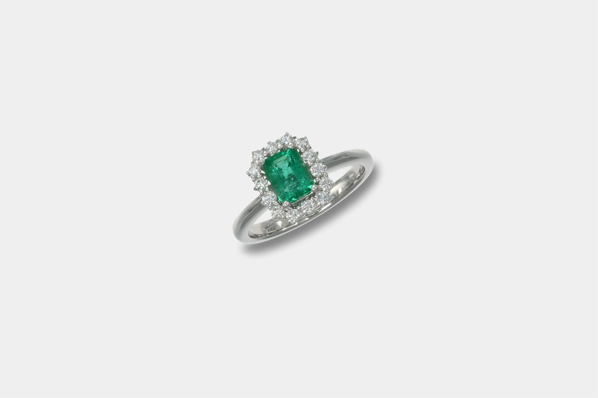 Anello rosetta smeraldo rettangolare Prestige - Gioielleria Casavola di Noci - idee regalo compleanno mamma 50 anni - per lei