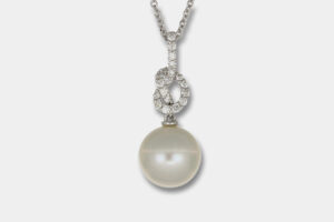 Crivelli collana nodo diamanti e perla australiana - Gioielleria Casavola di Noci - idee regalo compleanno mamma 60 anni