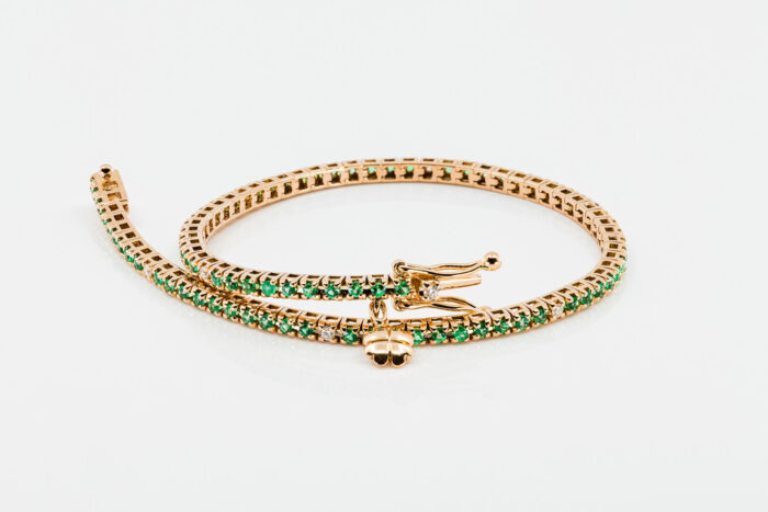 Bracciale tennis smeraldi e diamanti rosé - Gioielleria Casavola di Noci - idee regalo laurea ragazza - in oro rosa