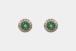Orecchini pavé smeraldi e diamanti Yellow Prestige - Gioielleria Casavola di Noci - idee regalo compleanno 50 anni donna
