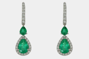 Orecchini pendenti smeraldi goccia Prestige White - Gioielleria Casavola di Noci - idee regalo per anniversario di matrimonio importante