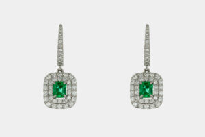 Orecchini pendenti halo smeraldo Prestige White - Gioielleria Casavola di Noci - idee regalo per compleanno moglie 50 anni
