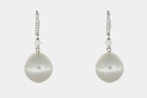 Orecchini pendenti perle australiane monachelle - Gioielleria Casavola di Noci - idee regalo compleanno moglie 60 anni