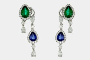 Crivelli orecchini pendenti goccia smeraldi e zaffiri - Gioielleria Casavola di Noci - gioiello in oro bianco - idee regalo compleanno moglie 50 anni