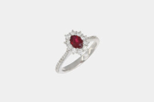 Anello rosetta rubino 0.55 ct Pavé Prestige White - Gioielleria Casavola di Noci - idee regalo compleanno 50 anni moglie - oro bianco e diamanti