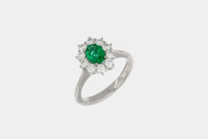 Anello rosetta smeraldo Zambia 0.59 ct Prestige White - Gioielleria Casavola di Noci - idee regalo compleanno 50 anni moglie - in oro bianco con diamanti