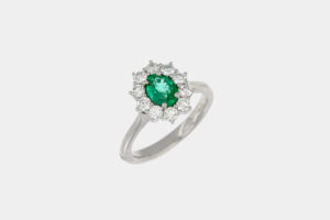 Anello rosetta smeraldo Zambia 0.71 ct Prestige White - Gioielleria Casavola di Noci - idee regalo compleanno 50 anni moglie - in oro bianco con diamanti