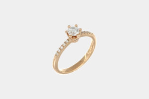 Anello solitario corona con diamanti rosè - Gioielleria Casavola di Noci - idee per proposta di matrimonio originali - in oro rosa