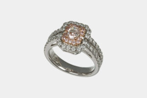 Anello oro bianco diamanti rosa Prestige - Gioielleria Casavola di Noci - idee regalo compleanno 50 anni mamma