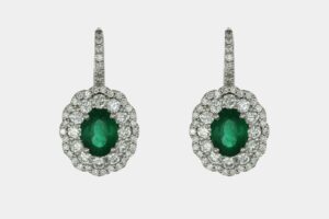 Crivelli orecchini monachella smeraldo diamanti - Gioielleria Casavola di Noci - idee regalo compleanno 50 anni moglie - in oro bianco 18 carati