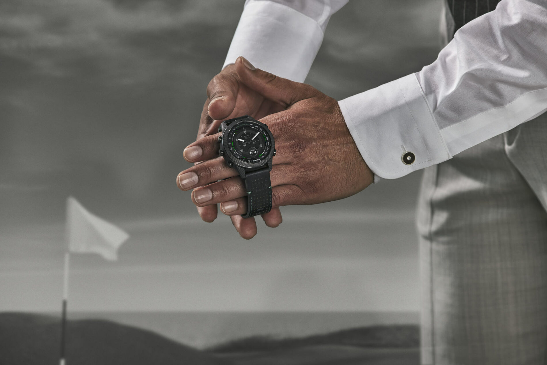 Garmin MARQ Golfer Gen 2 Carbon Edition - Gioielleria Casavola di Noci - luxury smartwatch - indossato