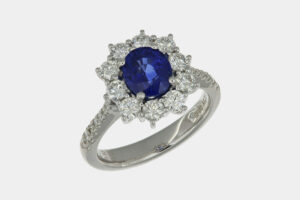 Anello rosetta zaffiro Royal Blue Prestige White - Gioielleria Casavola di Noci - idee regalo 50 anni moglie