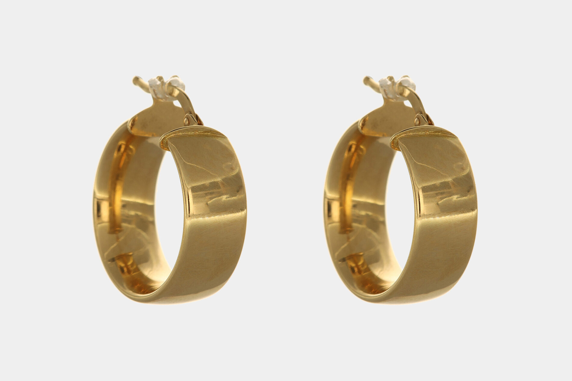 Orecchini a cerchio oro giallo bombati 1.5 cm - Gioielleria Casavola di Noci - idee regalo compleanno 20 anni ragazza