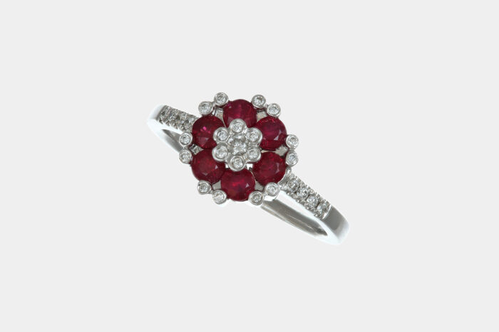 Anello rubini e diamanti Red Dianthus Nature White - Gioielleria Casavola di Noci - idee regalo compleanno 25 anni ragazza