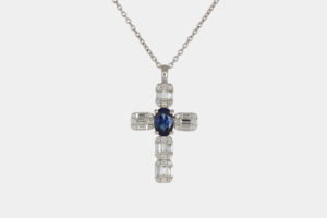 Collana croce diamanti e zaffiro Angelus Maior White - Gioielleria Casavola di Noci - idee regalo per cresima unisex