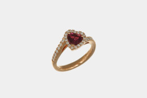 Anello rubino cuore 1.09 ct Rosé Prestige - Gioielleria Casavola di Noci - in oro rosa con diamanti - idee regalo romantiche per proposta matrimonio