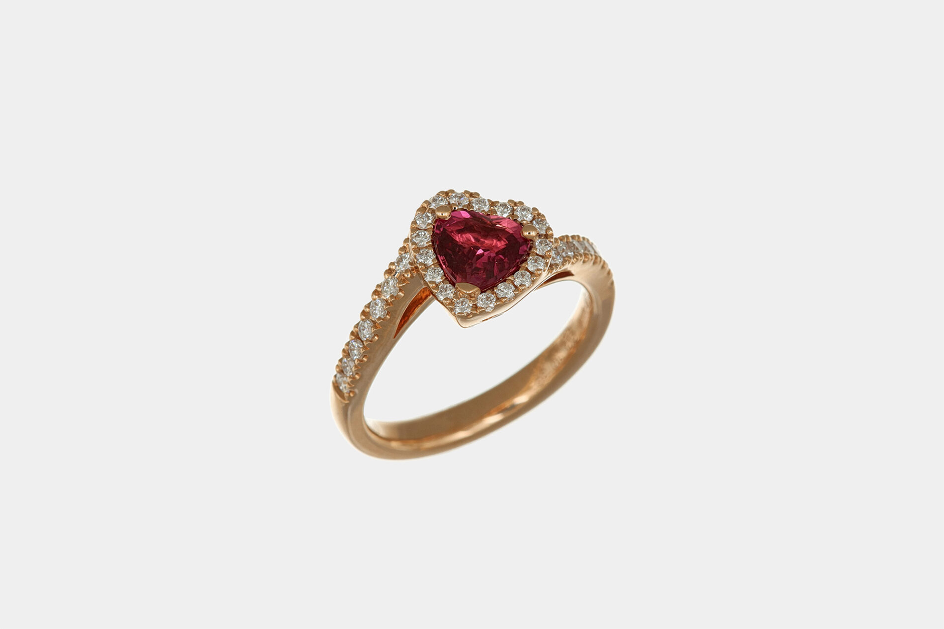 Anello rubino cuore 1.44 ct Rosé Prestige - Gioielleria Casavola di Noci - gioiello in oro rosa con diamanti - idee regalo per occasione importante