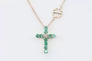 Collana Croce Fidelis Smeraldi - Oro Rosa Diamante - grande - main - Casavola - Gioiellieri dal 1882 - Noci