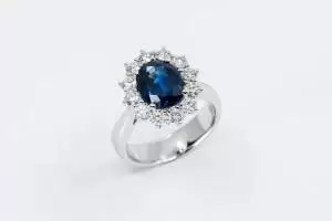 Crivelli anello zaffiro rosetta diamanti - Gioielleria Casavola Noci - idea regalo donna