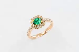 Anello smeraldo rosé engagement Little Prestige - Gioielleria Casavola Noci - proposta di matrimonio - bride proposal